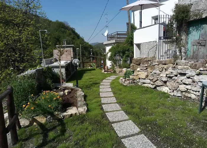 Lotus Flower Bed & Breakfast 3*