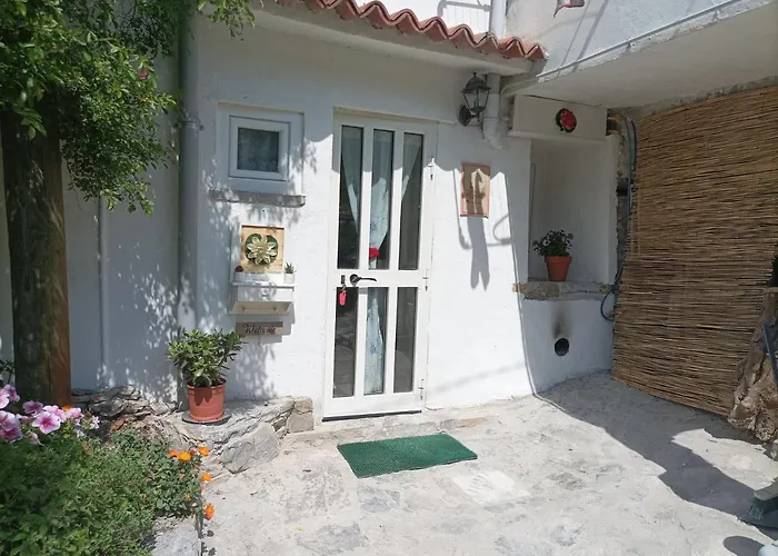 Lotus Flower Bed & Breakfast 3*